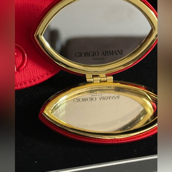 Giorgio Armani Compact Mirror - Picture 5 of 8